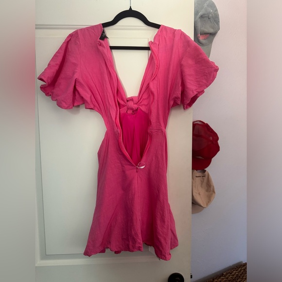 Lulu’s Pink cut out mini dress - Picture 2 of 4